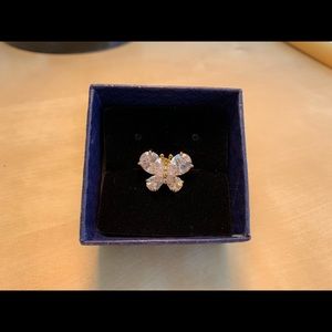 Butterfly zircon collar button